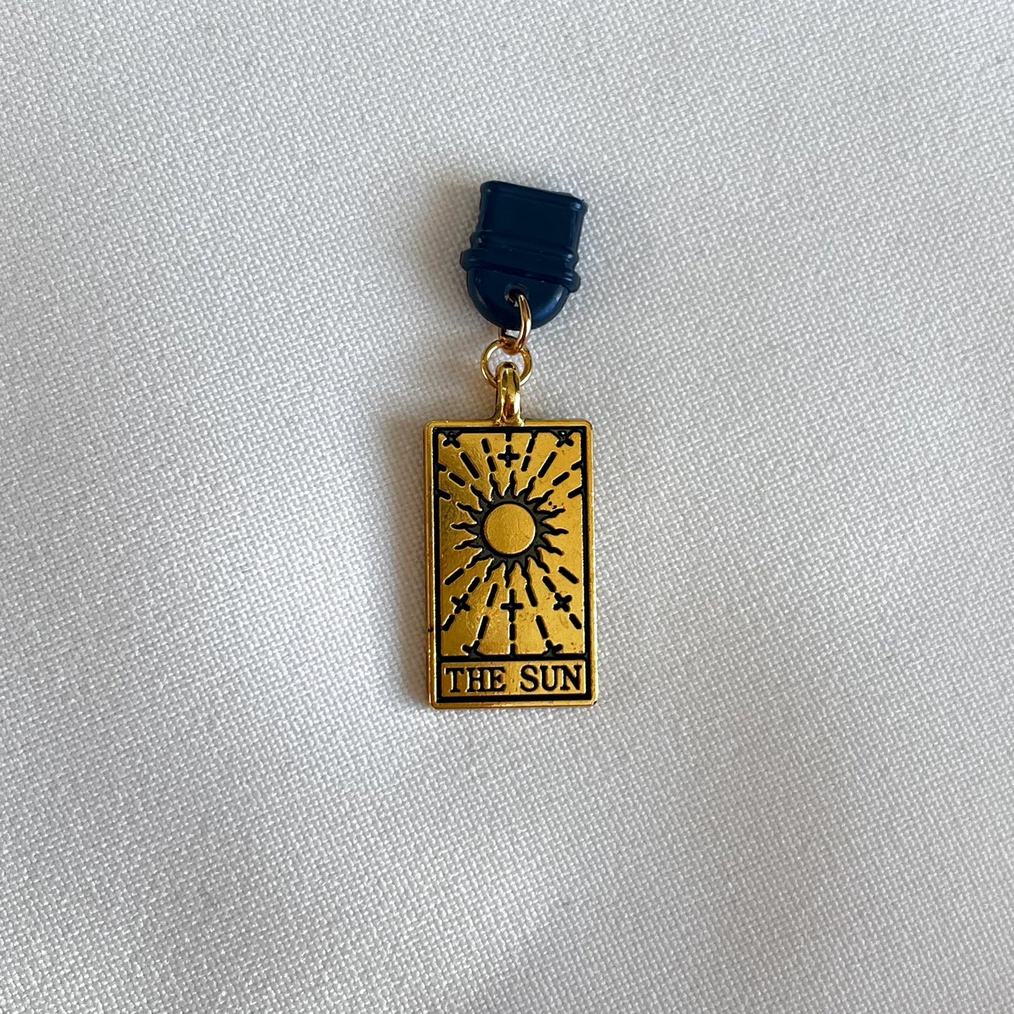 Gold pendant tarot card kindle dust plug