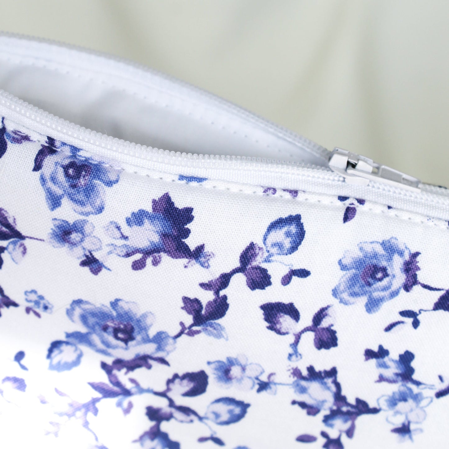 Kindle Pouch - Blue Porcelain Blooms