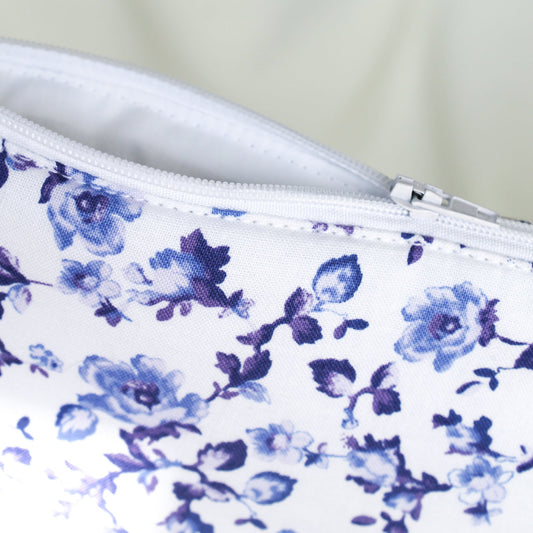 Kindle Pouch - Blue Porcelain Blooms