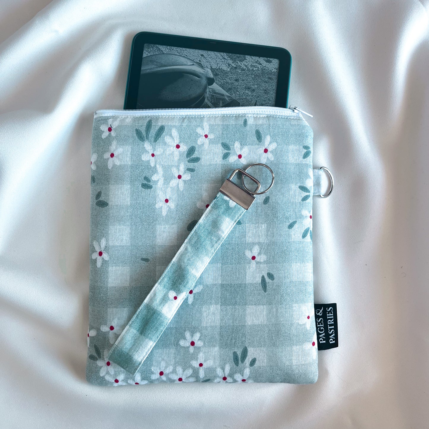 Sage Dasies - E Reader Pouch